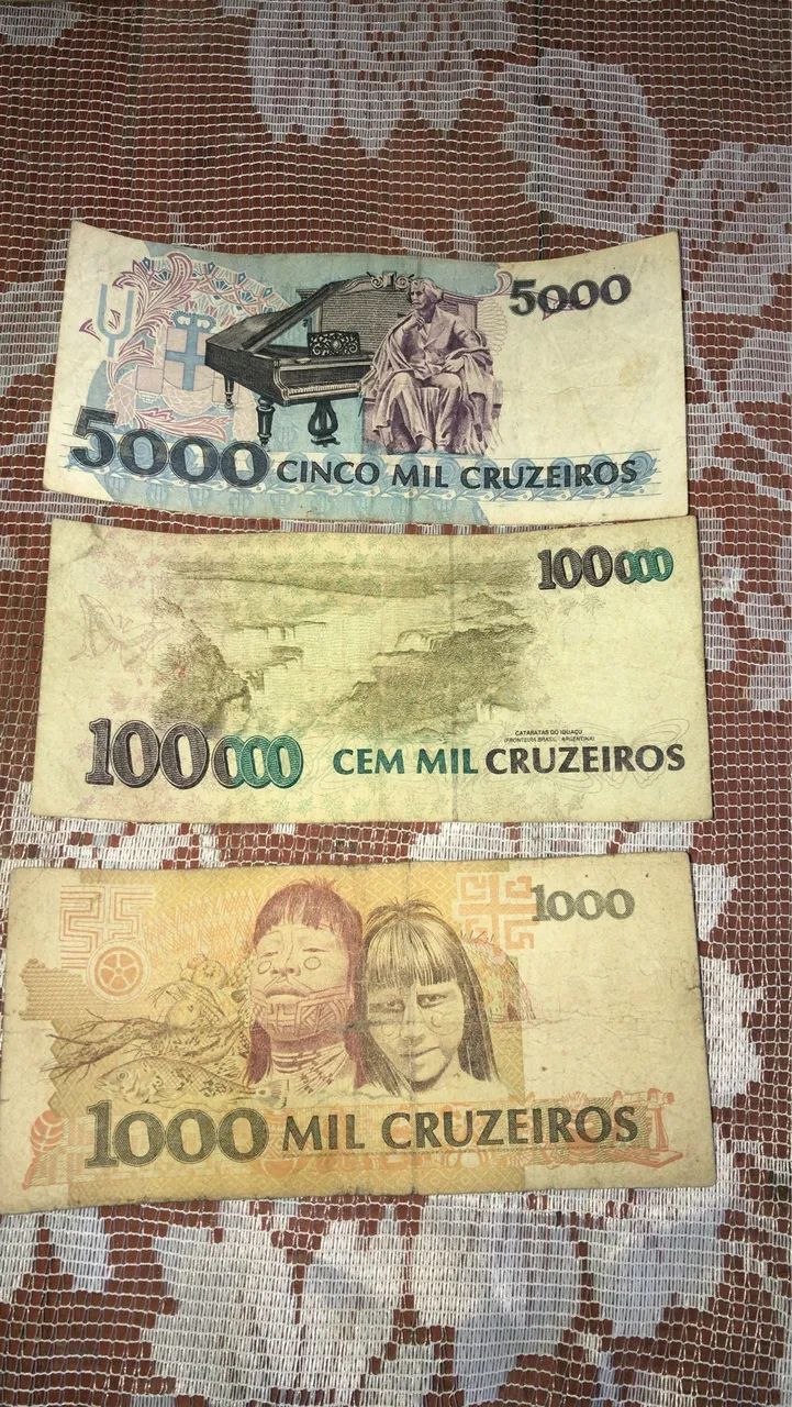 Cédulas e moedas