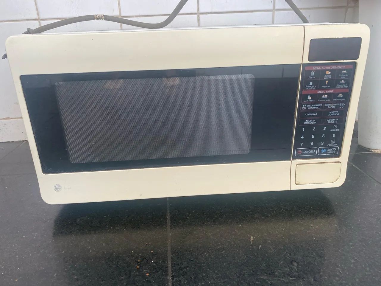 Microondas semi funcionando 