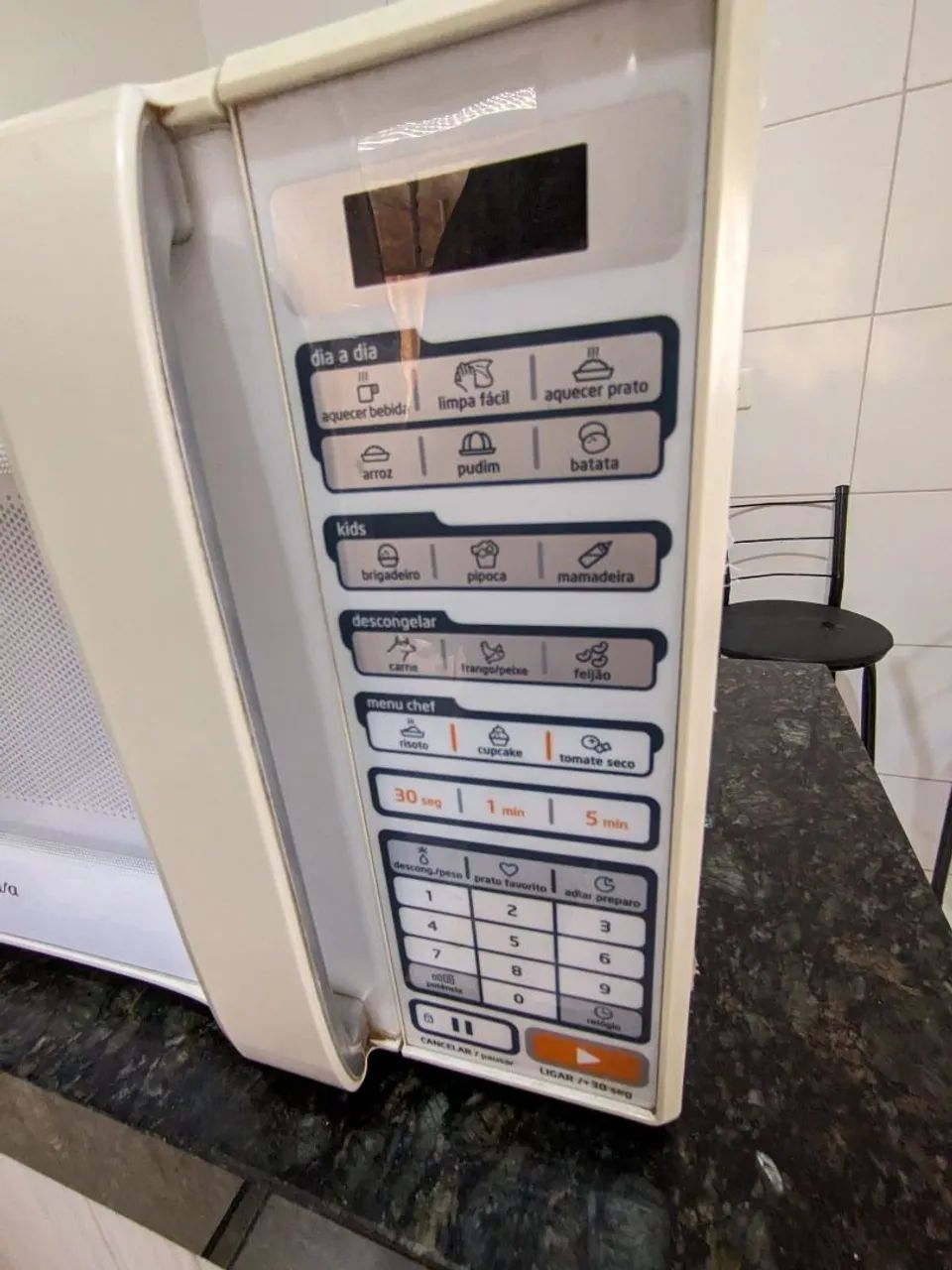 Microondas Midea 20 litros  - Foto 2