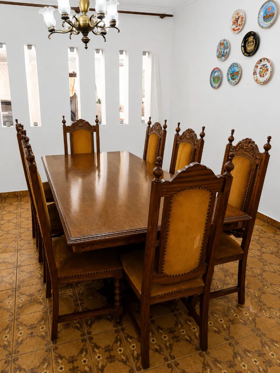 Mesa de Jantar Madeira Maciça com 8 Cadeiras - Estilo Português