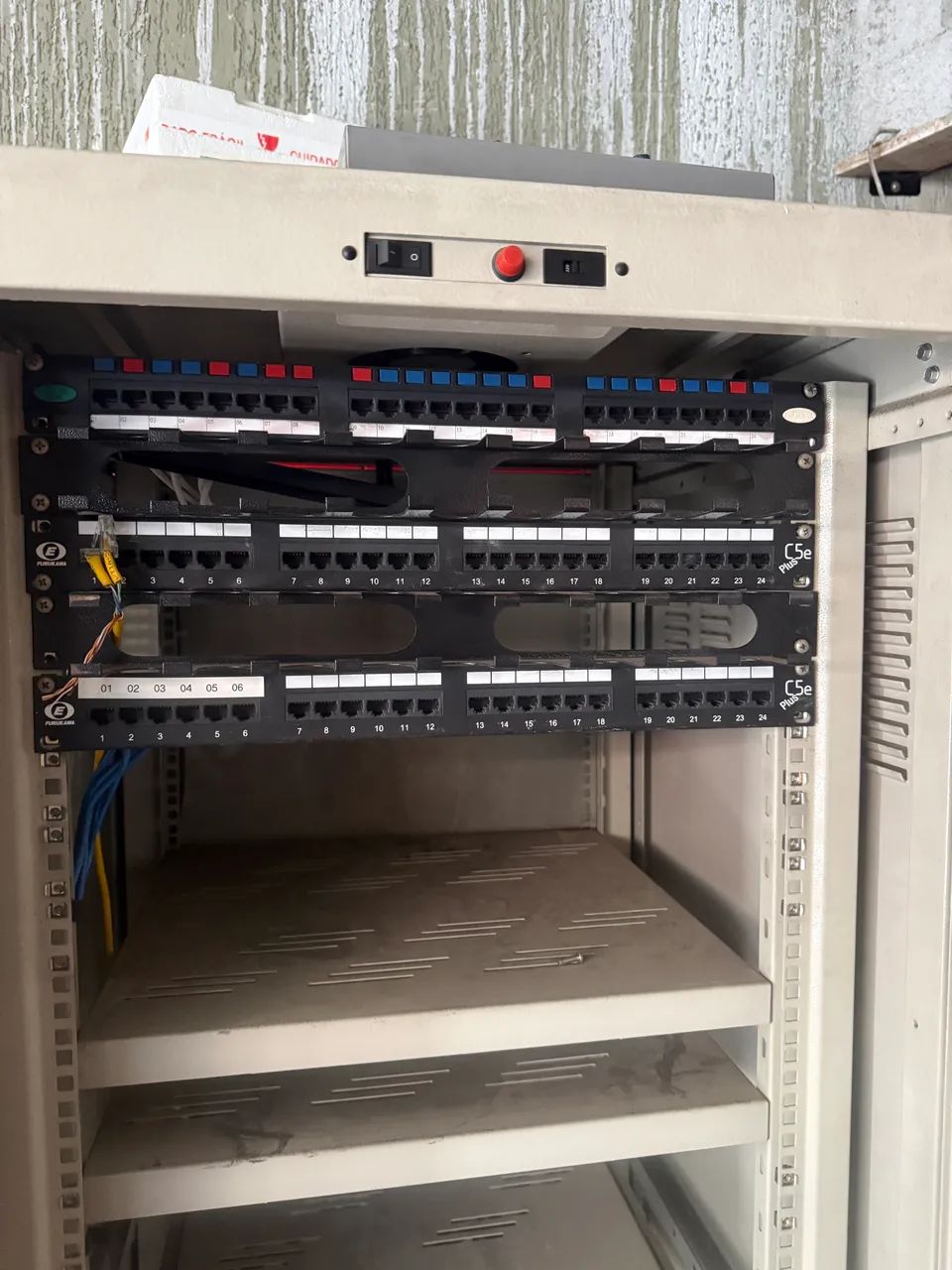Rack tecnologia 451035468671887362