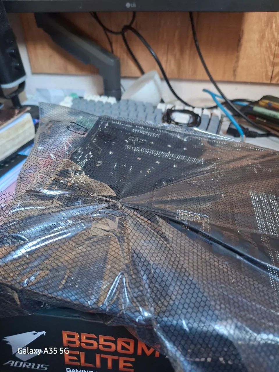 Placa-mãe Gigabyte B550M AORUS Elite >NOVA - Foto 2