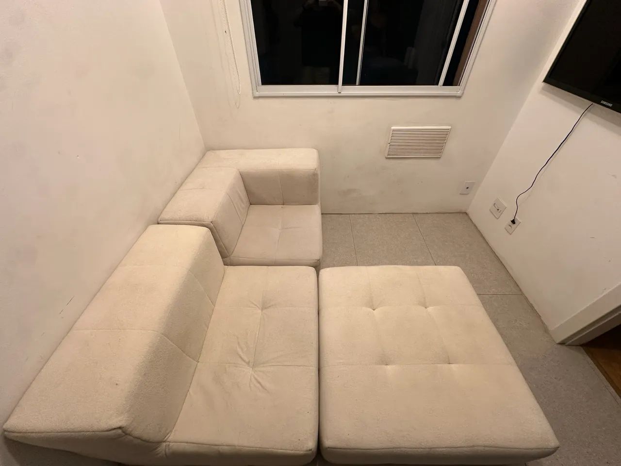Sofá na Caixa modular 2 lugares - 1 Braço com Apoio de pé  - Foto 2