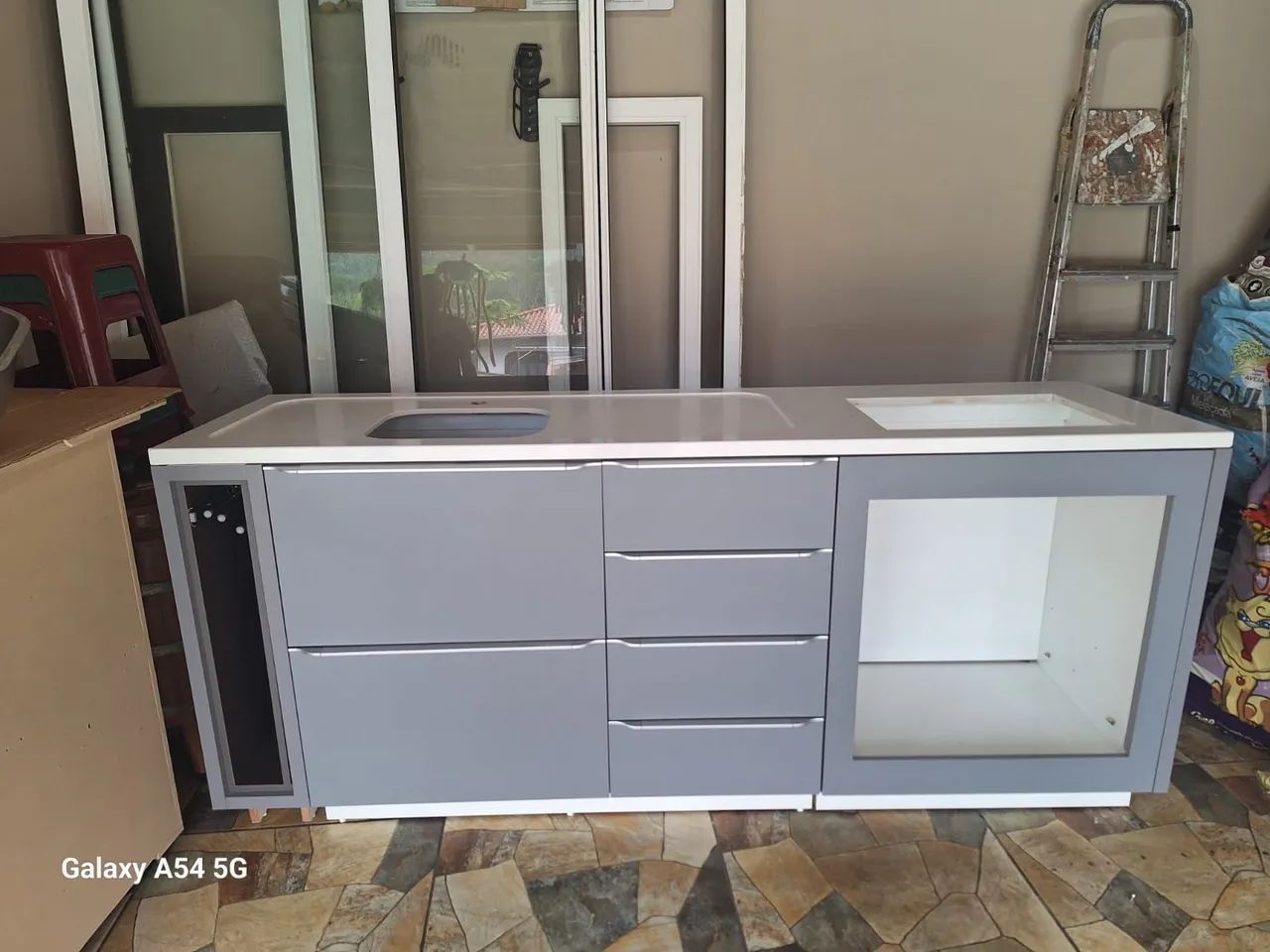 Móvel de cozinha em mdf com quartzo branco