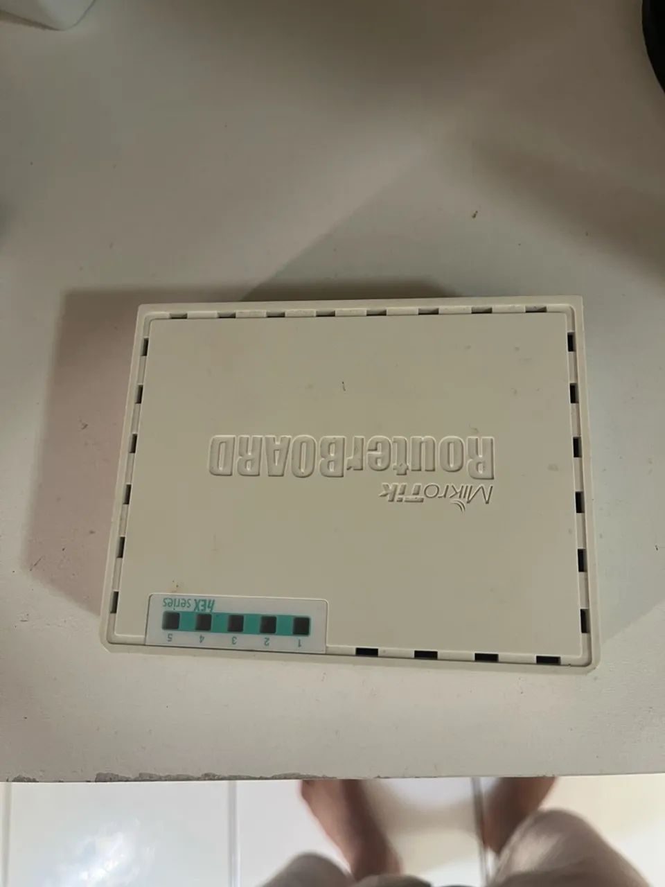 Router / Switch MikroTik hEX RB750Gr3 - Gigabit VPN