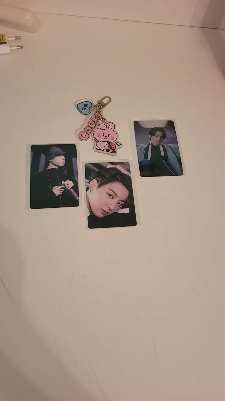 Kit Jungkook: 1 chaveiro e 3 lomocards - Foto 2