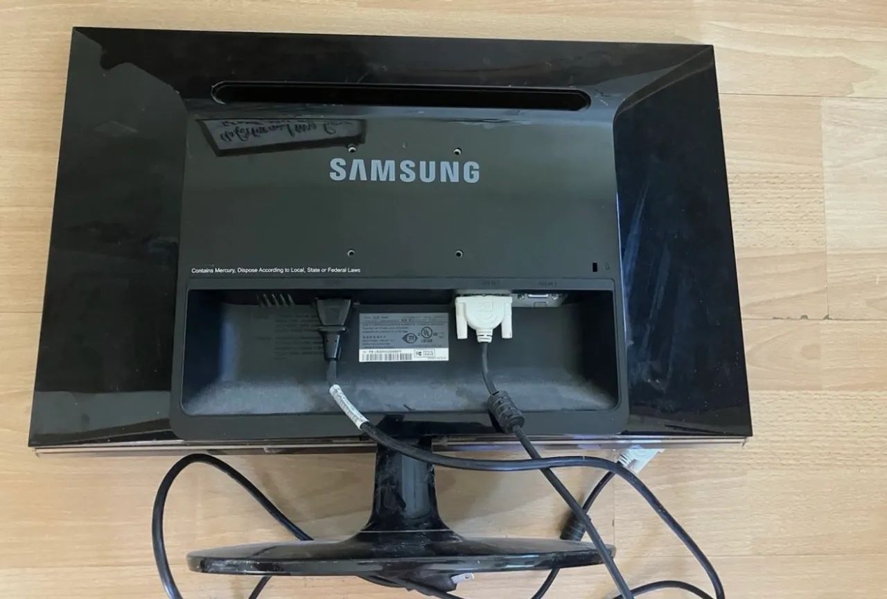 Monitor LCD Samsung SyncMaster P2250 - Foto 2