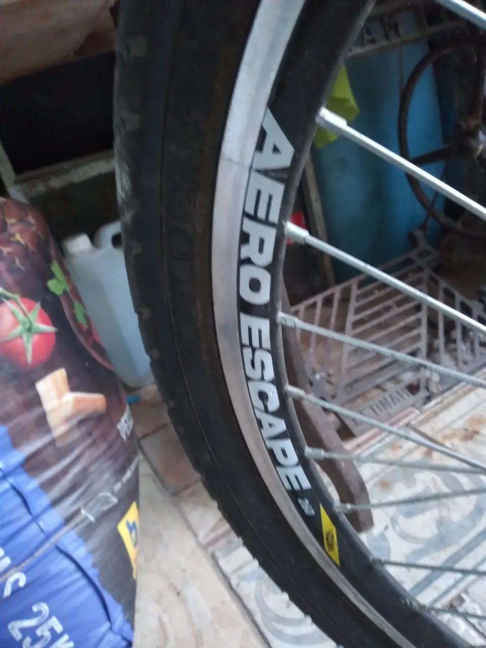 Vendo bicicleta aro 24 arrumadinha é só me chamar - Foto 3