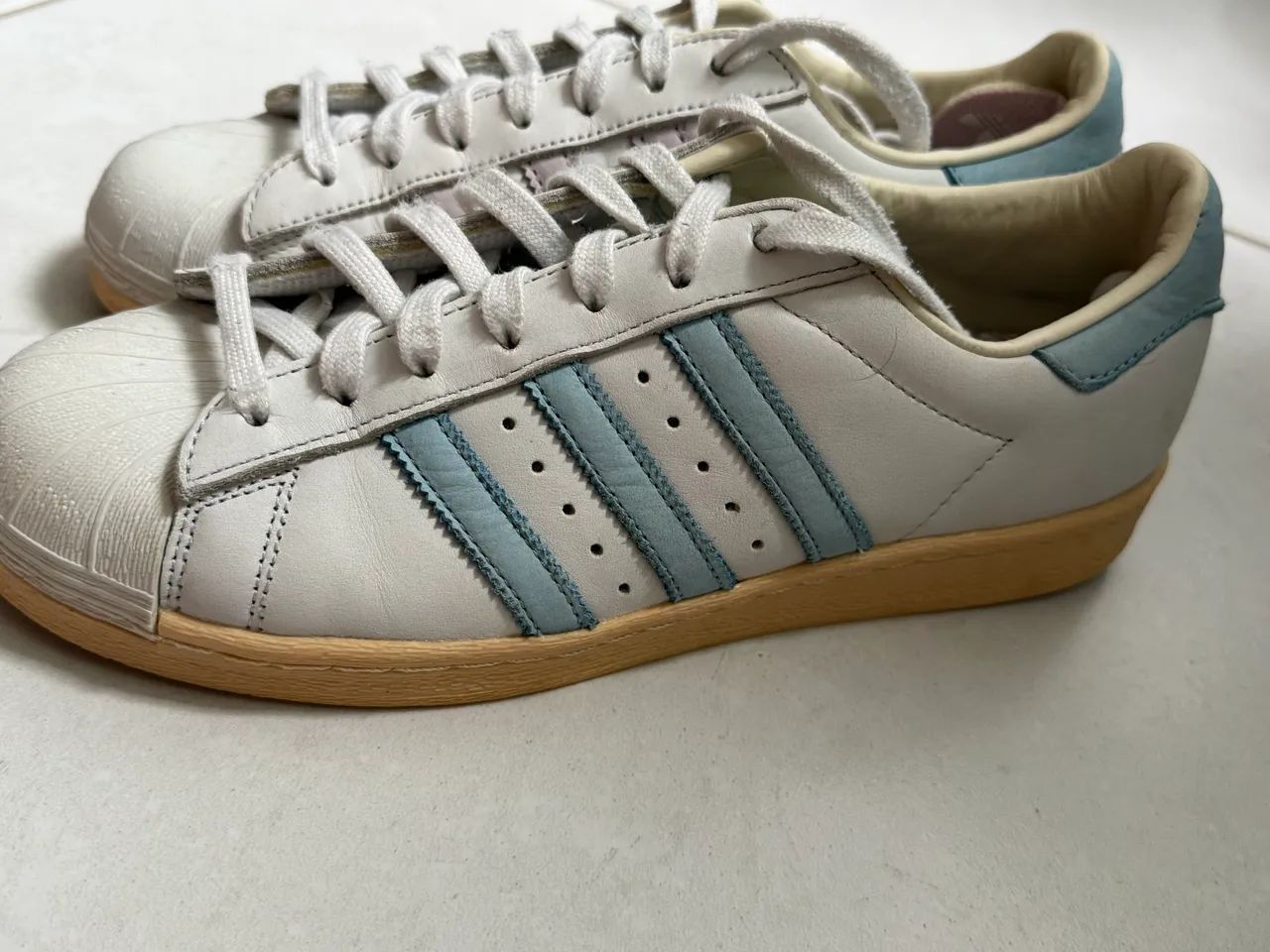 Adidas super star 40 branco rosa e azul  - Foto 2