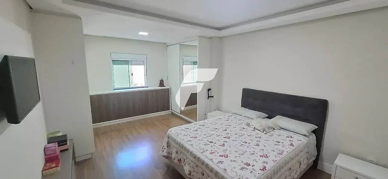 Casa com 5 dormitórios sendo 1 suíte e 4 vagas de garagem em Florianópolis/SC - Foto 5