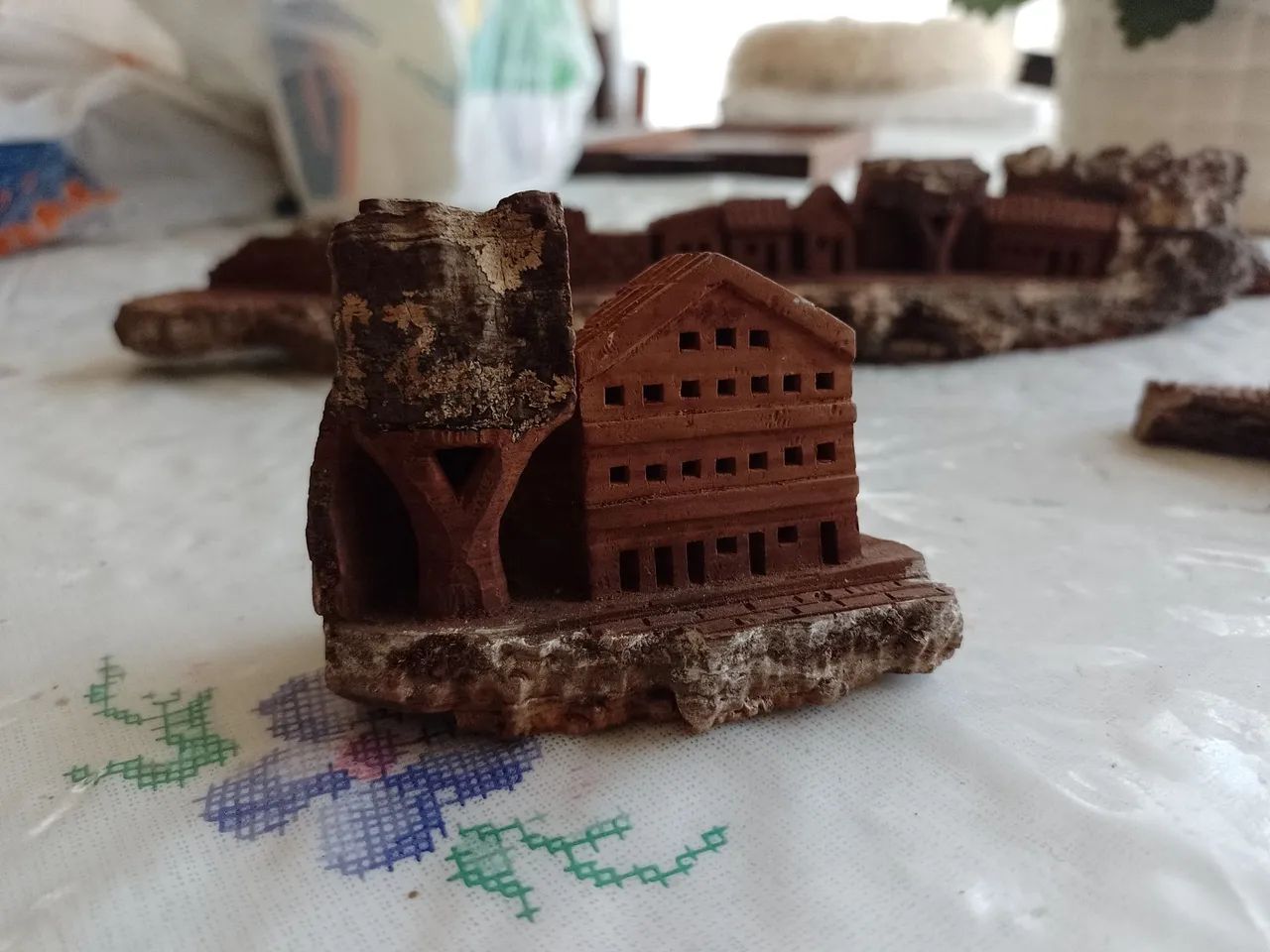 Artesanato na casca da madeira 