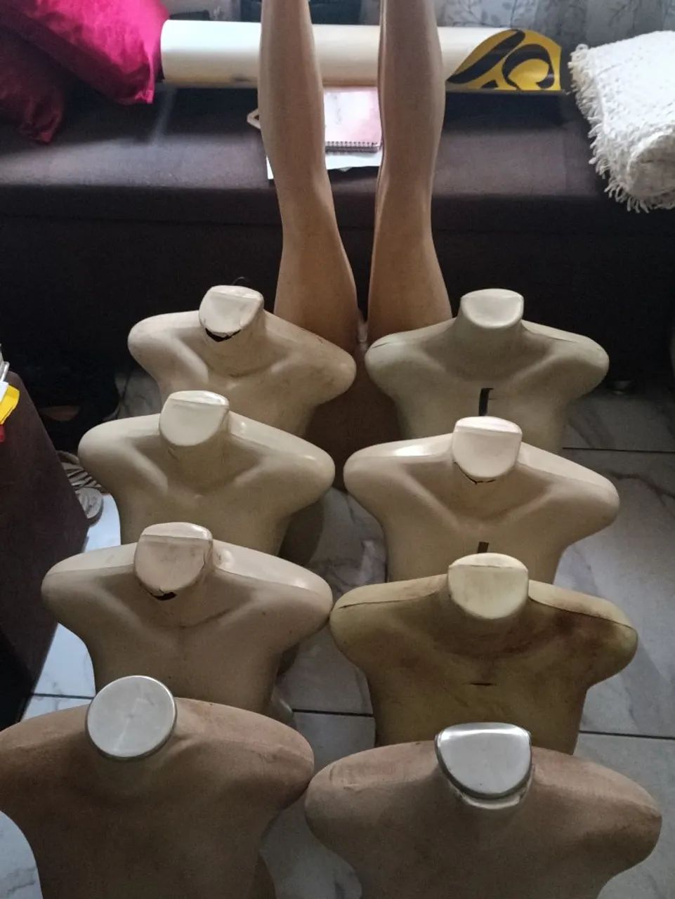 Nove Peças Manequim feminino meio corpo 