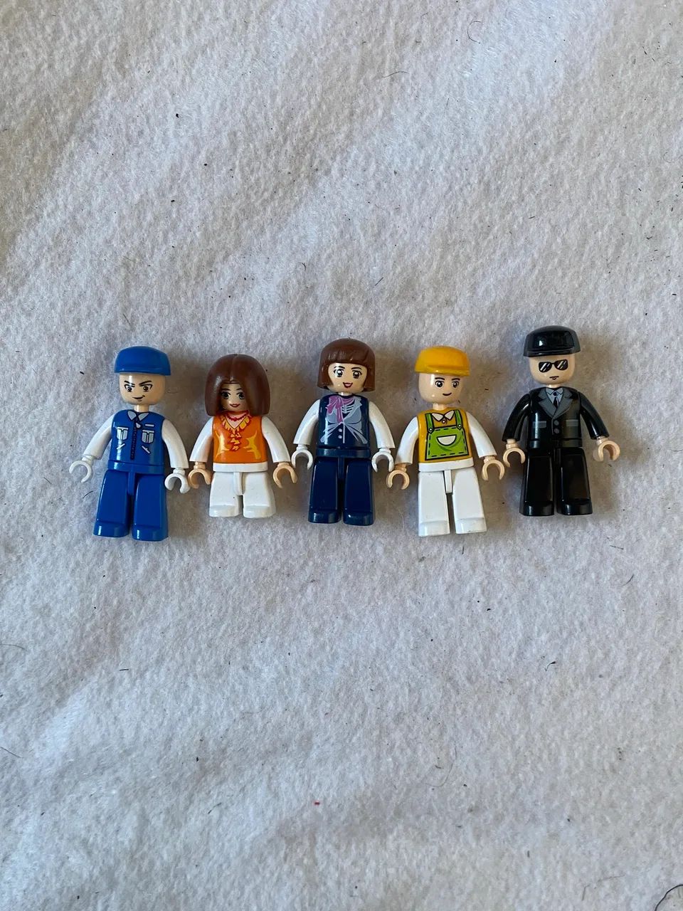 Bonecos lego e peças diversas