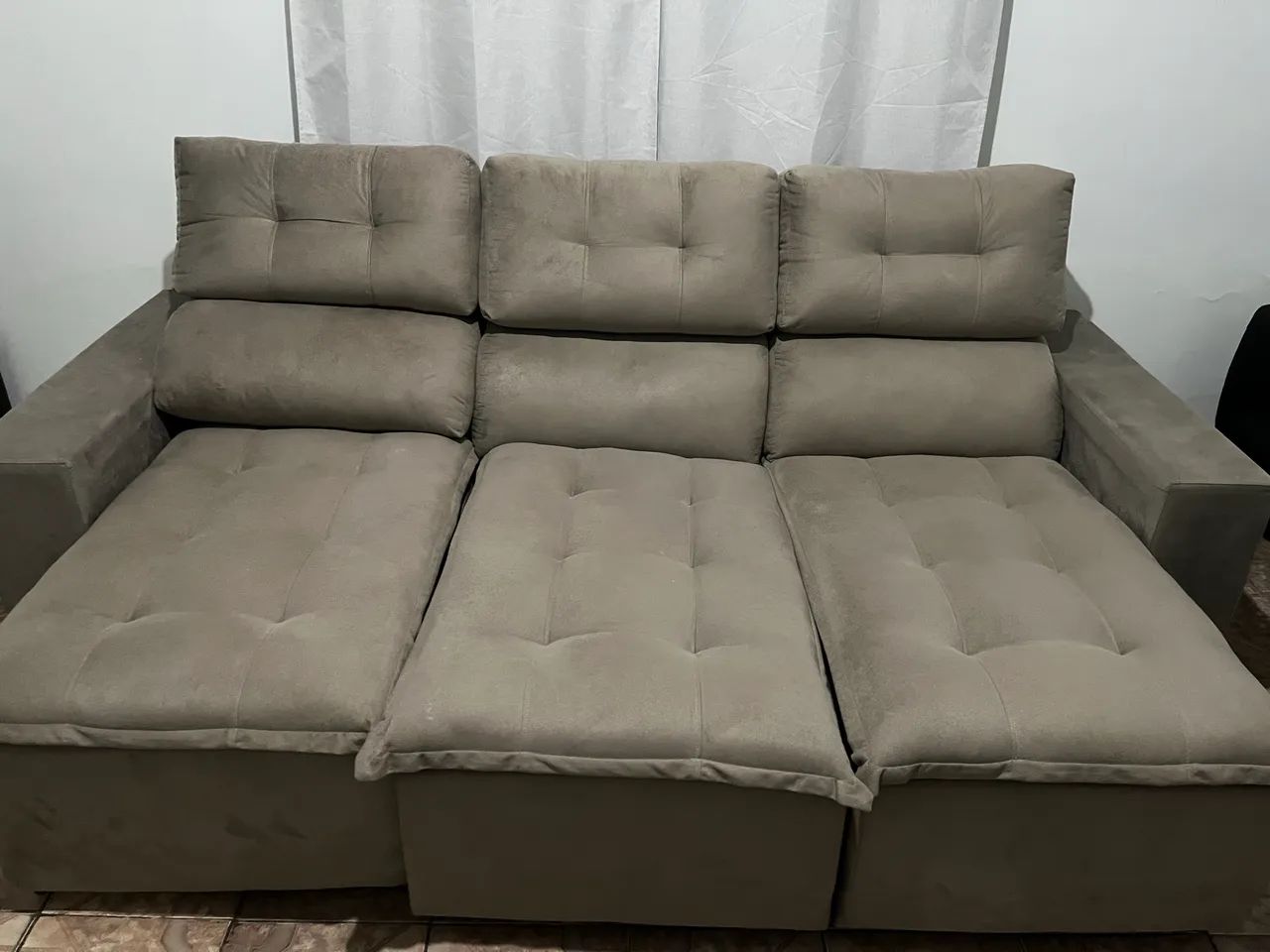 SOFÁ RETRÁTIL SEMI NOVO 453011742141327360