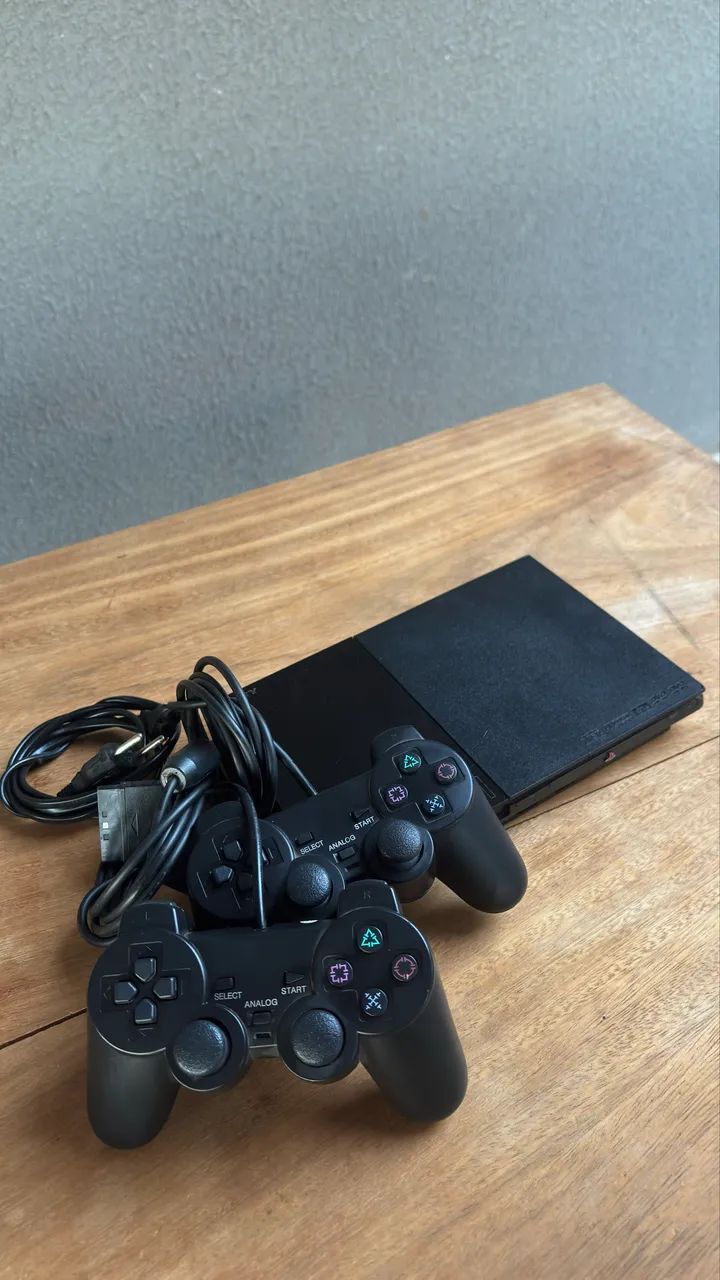 PlayStation 2 + 2 controles + cabos 