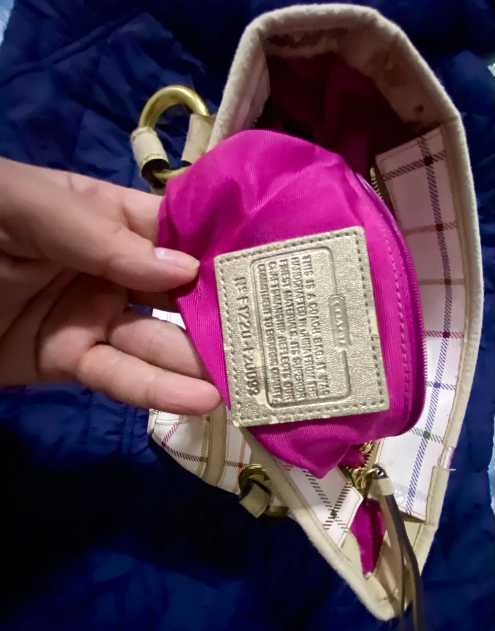 Lindíssima bolsa quadriculada Coach  - Foto 4