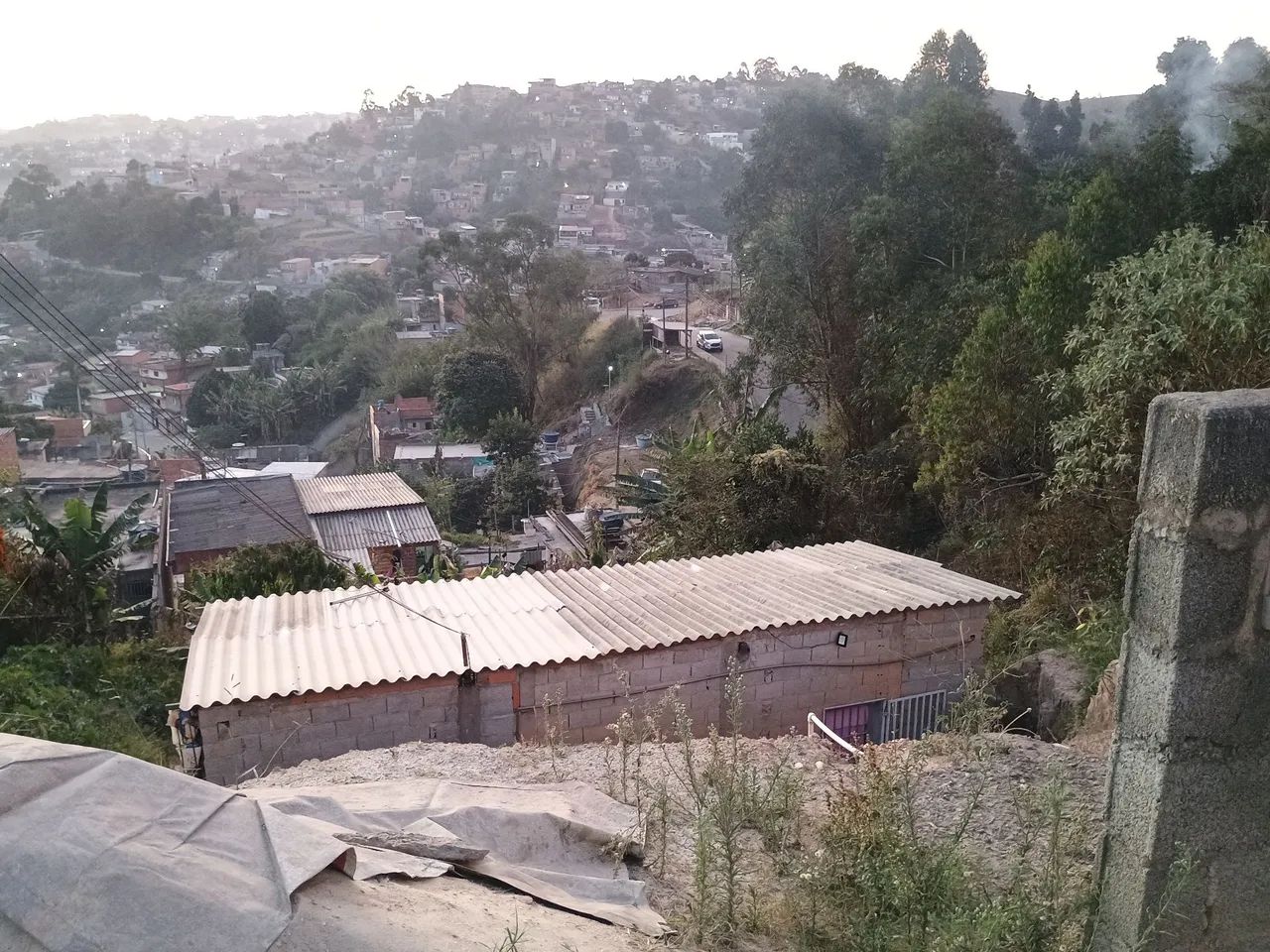 Vendo terreno com dois cômodos e banheiro  - Foto 2