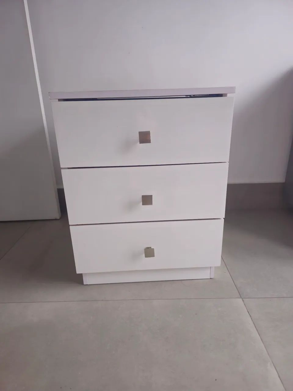 2 Mesas de cabeceira 