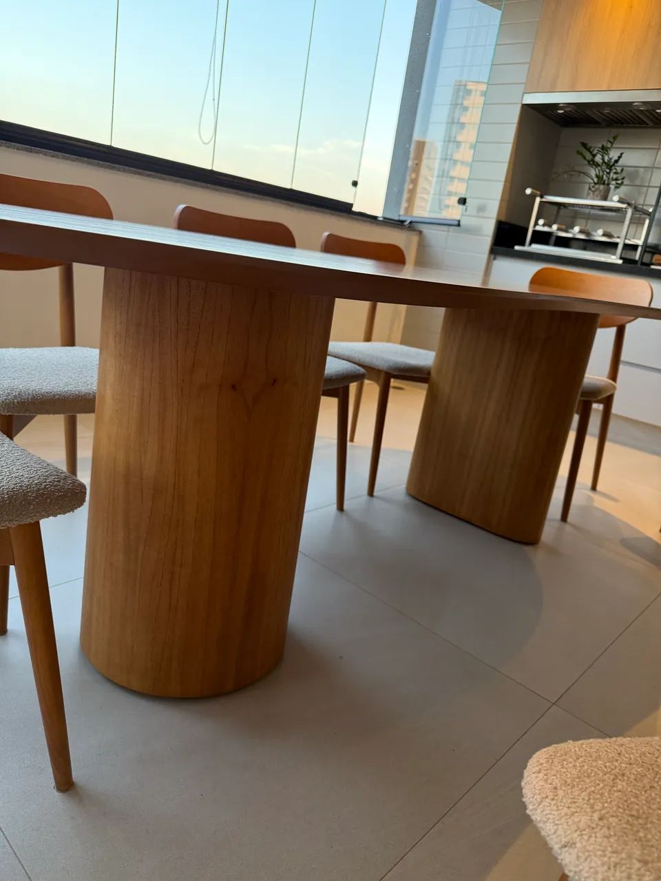 Mesa de jantar + 8 cadeiras - Foto 4