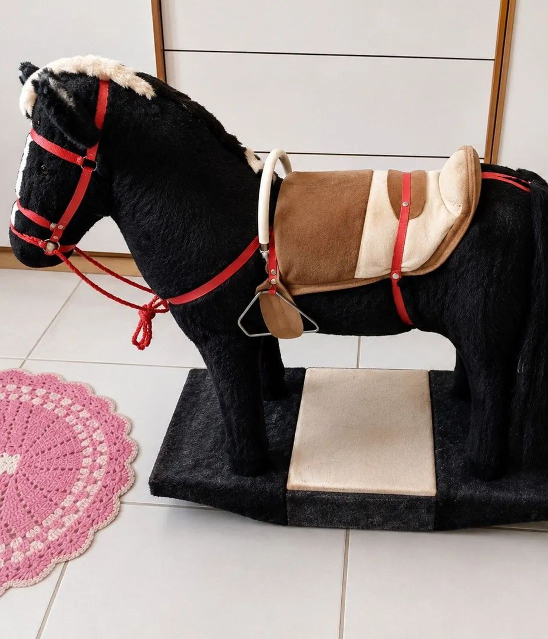 Vendo cavalinho de balanço original usado excelente! - Foto 3