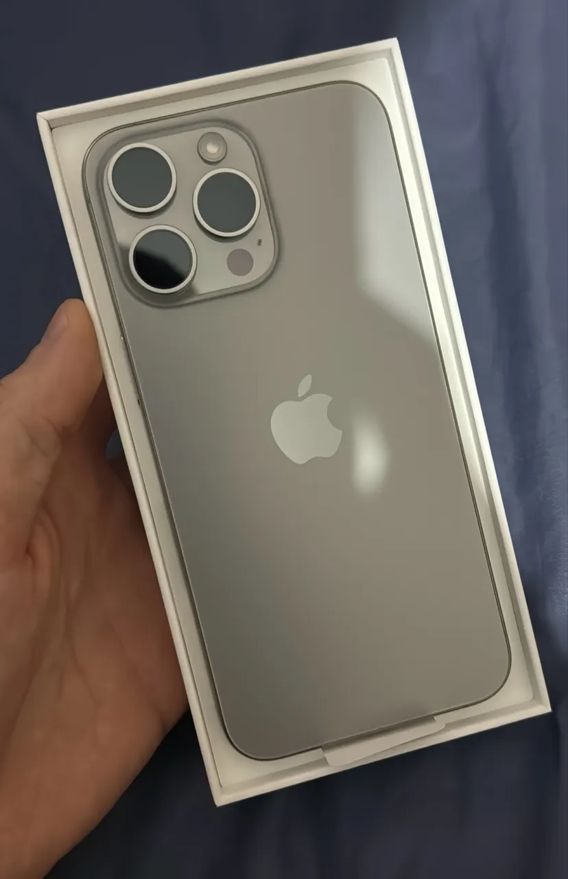 iPhone 15 pro 512 todo original com caixa - Celulares e