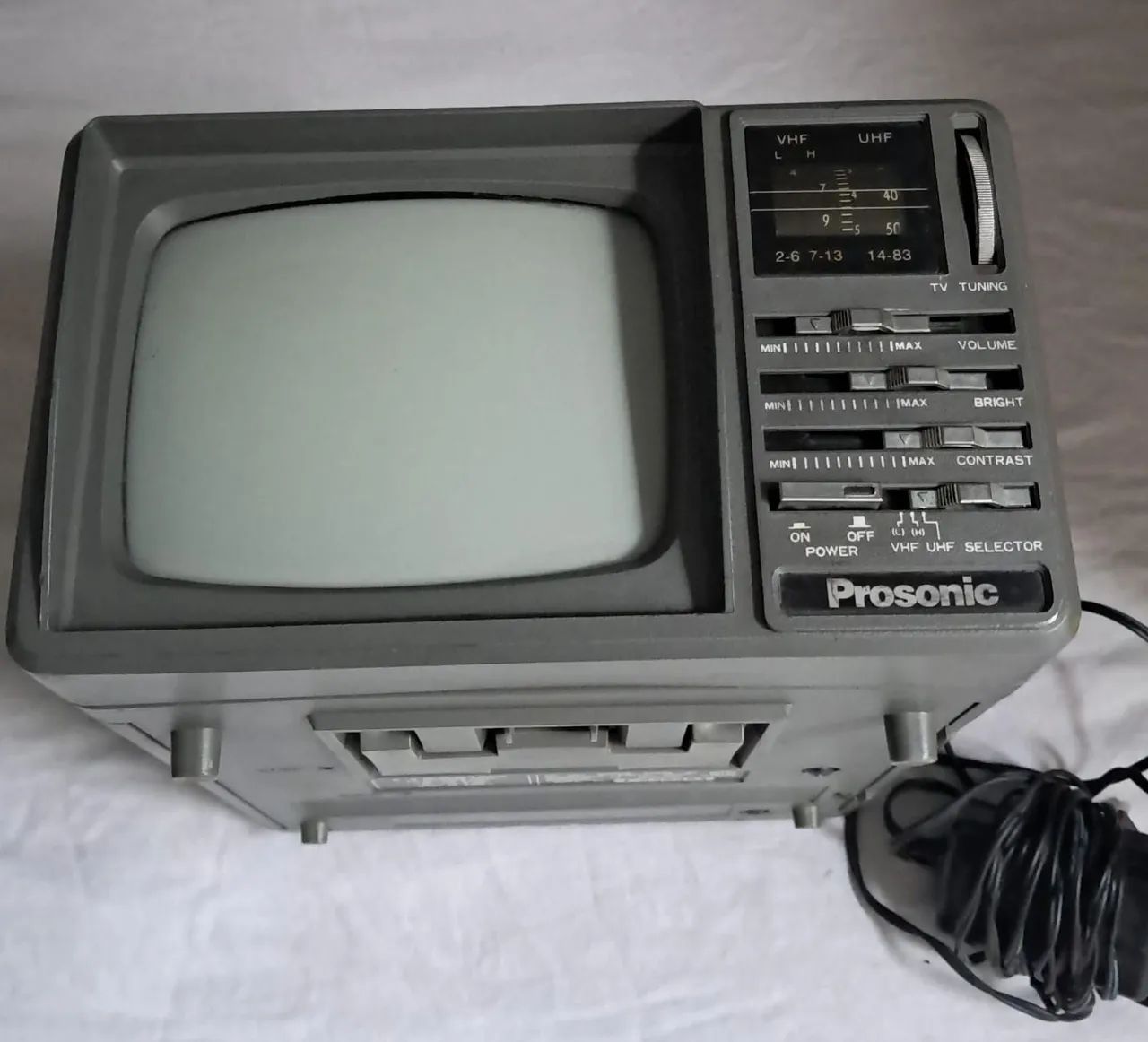 Televisão portátil com receiver AM/FM. - Foto 5