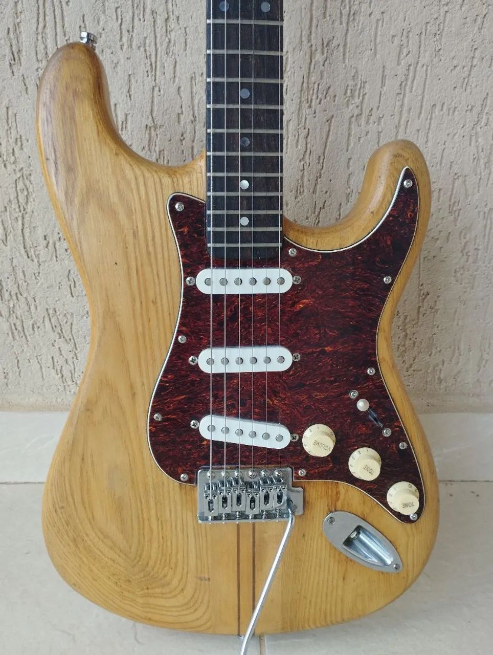 Stratocaster em ash com  braço inteiriço em maple - Foto 3