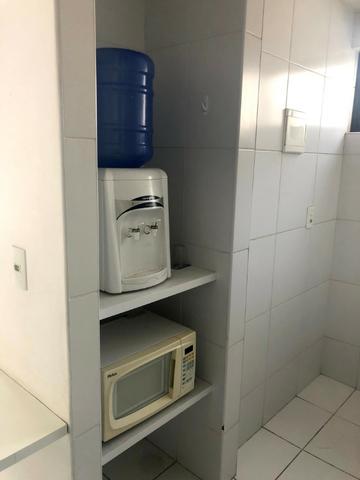 Lindo apartamento mobiliado quarto e sala area nobre de Jatiuca - 2 qds praia - Foto 14