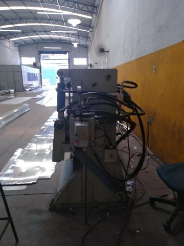 Vendo dobradeira hidráulica 7 metros - Foto 5