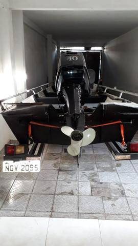 Lancha pequena com motor de popa - Foto 3