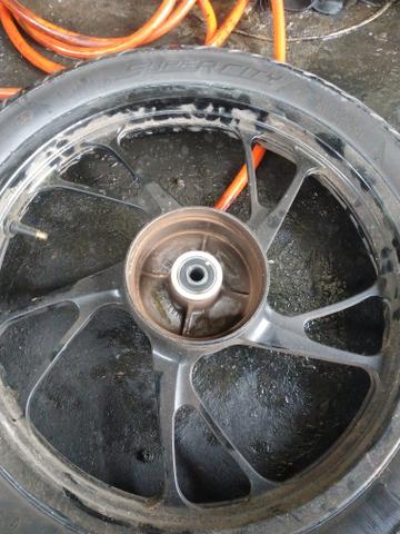 Roda traseira da Titan 160 pé de galinha