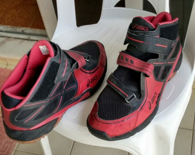 asics tamanho 47