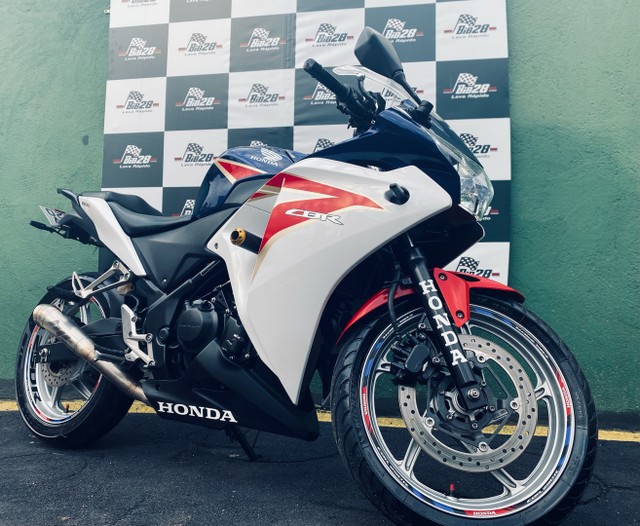 CBR 250R COM ACESSÓRIOS