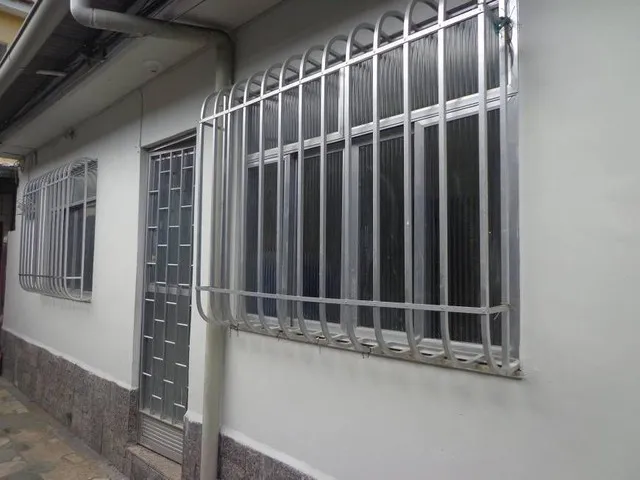 Ana / Ótima casa / Bairro São Gabriel