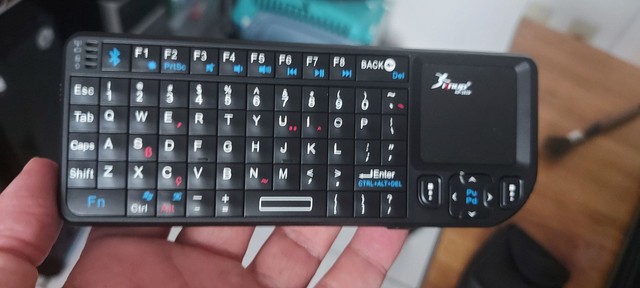 Micro teclado bluetooth com touchpad