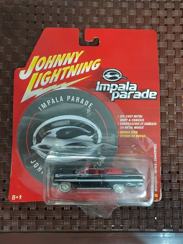 2 Miniaturas 1:64 Johnny lightning Impala Parade - Foto 2