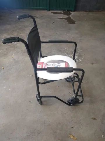 Cadeira de Banho Semi nova 