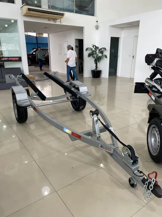 REBOQUE RODOVIÁRIO P JET SKI EM ALUMÍNIO, Berços de Roldanas ou Madeira, Parcelamos