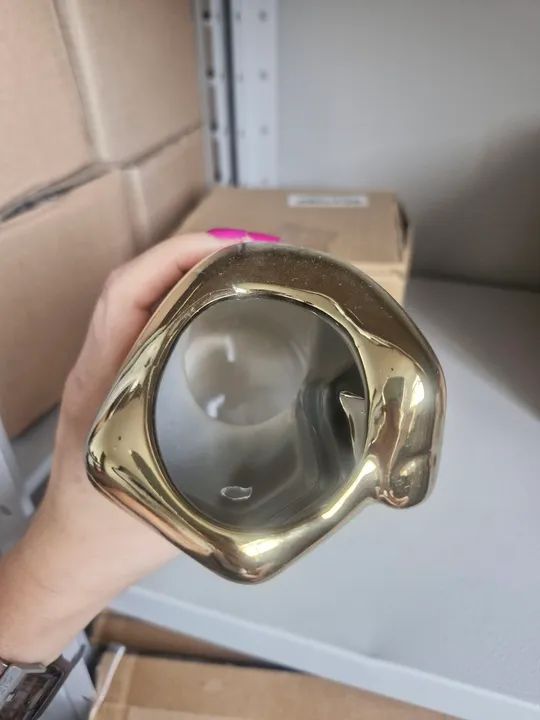 Vaso Mão de Escultura em Dourado  - Foto 3
