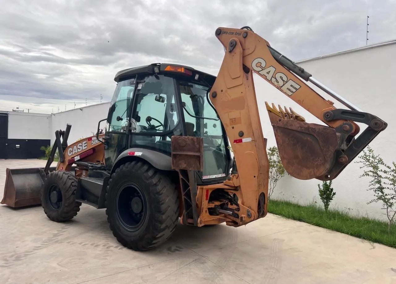 Retroescavadeira case 580n ano 2020  - Foto 3