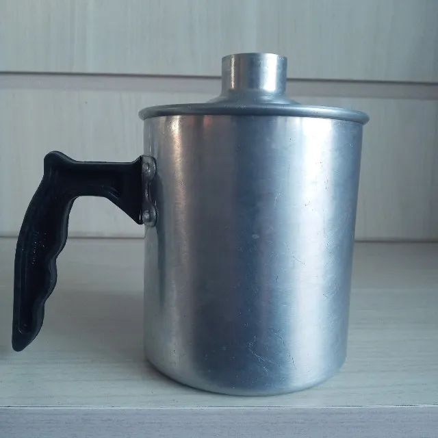 Antiga  Leiteira  em Metal     linda peça Vintage Pop Arte do Russo . - Foto 3