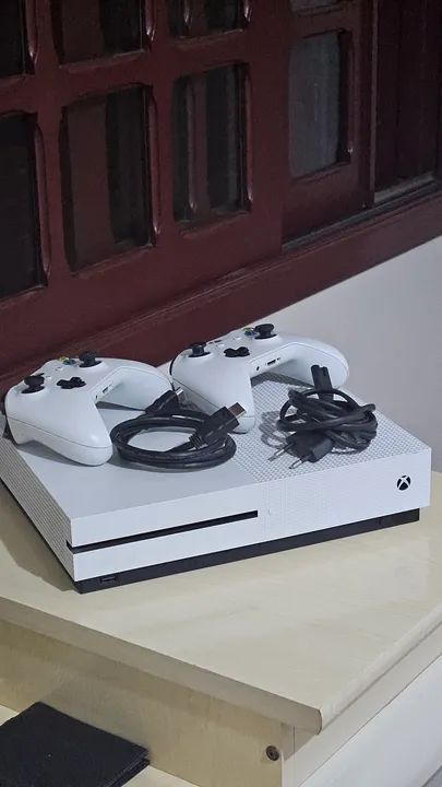Xbox One S 1tb + 2 controles (originais Xbox) + cabo HDMI + fonte - Foto 4