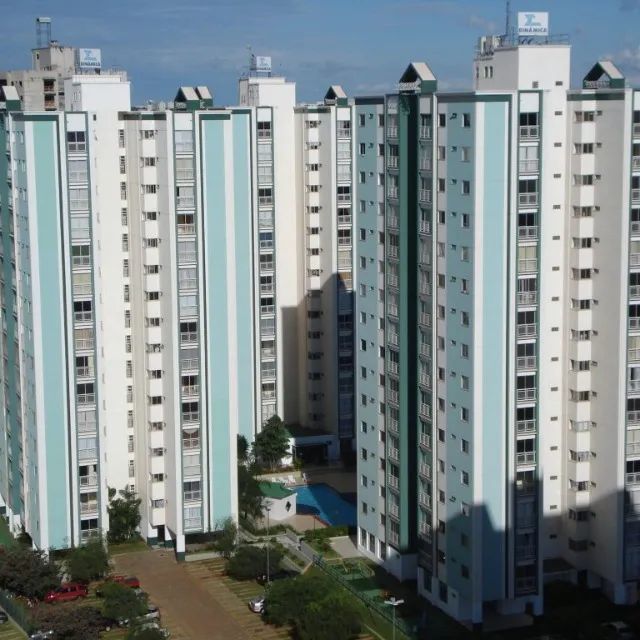O condomínio Água Marinha é composto por três (3) edifícios com 15 pavimentos e com 4 unid
