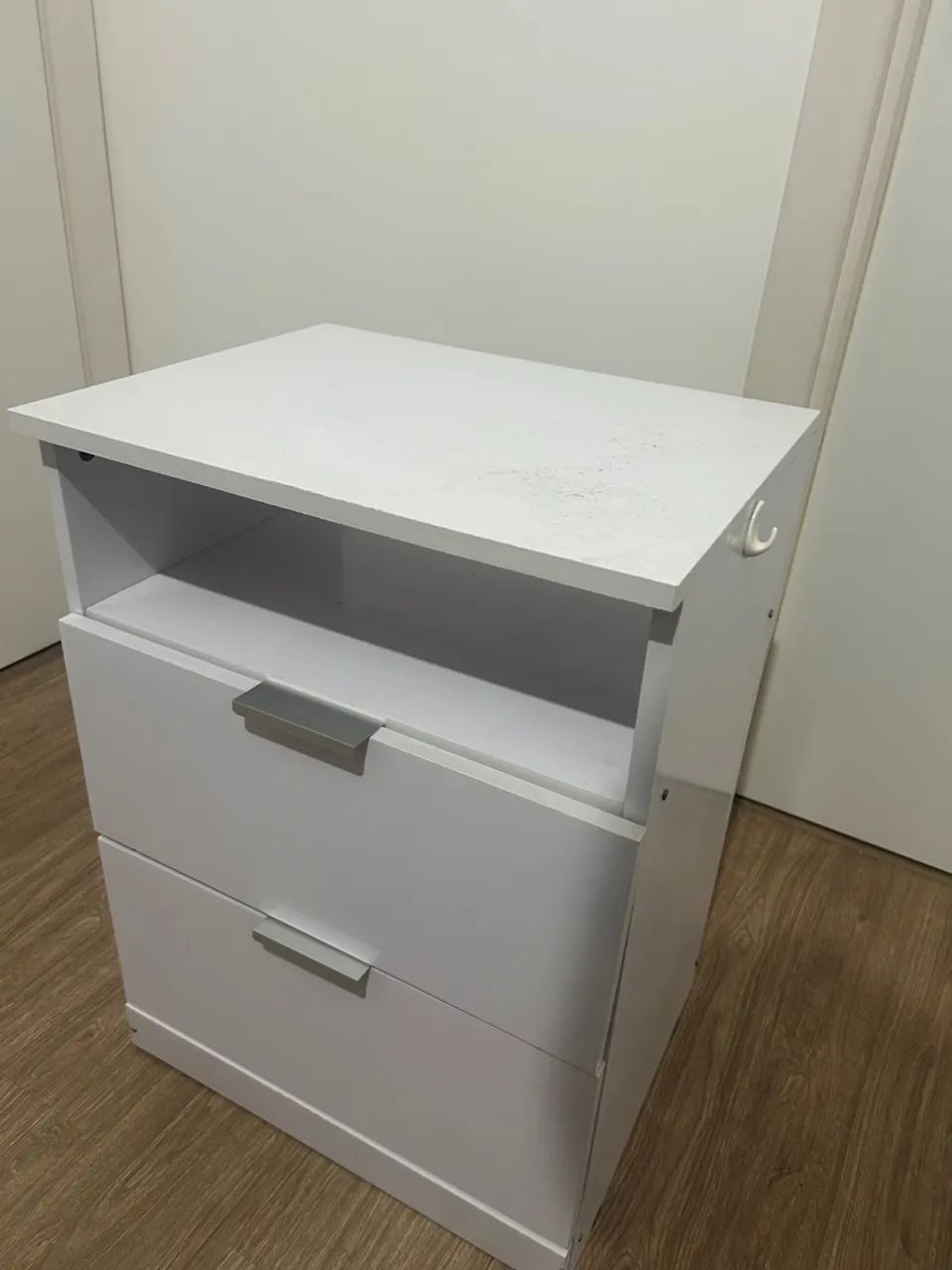 Mesa de cabeceira (criado-mudo) com duas gavetas - Foto 2
