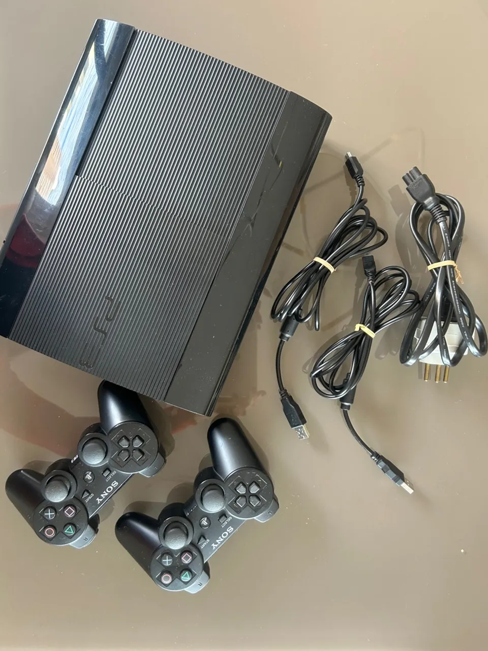 Playstation 3 com 2 Controles e Cabos