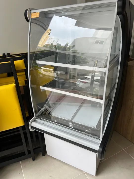 Balcão de madeira para atendimento com gaveta e chave. - Foto 4