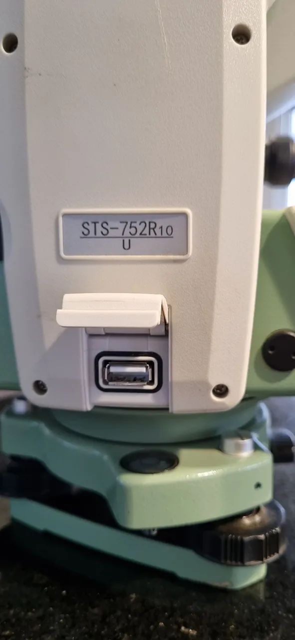 Estação total 64187037116545121