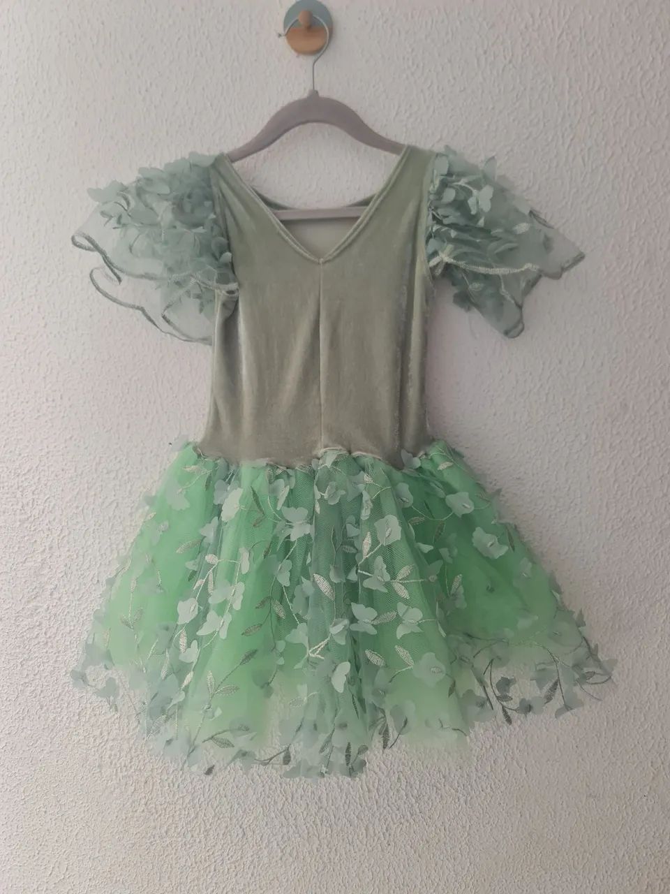 Fantasia - Vestido Infantil Verde com Detalhes de Borboletas - 4/5 anos - Foto 2