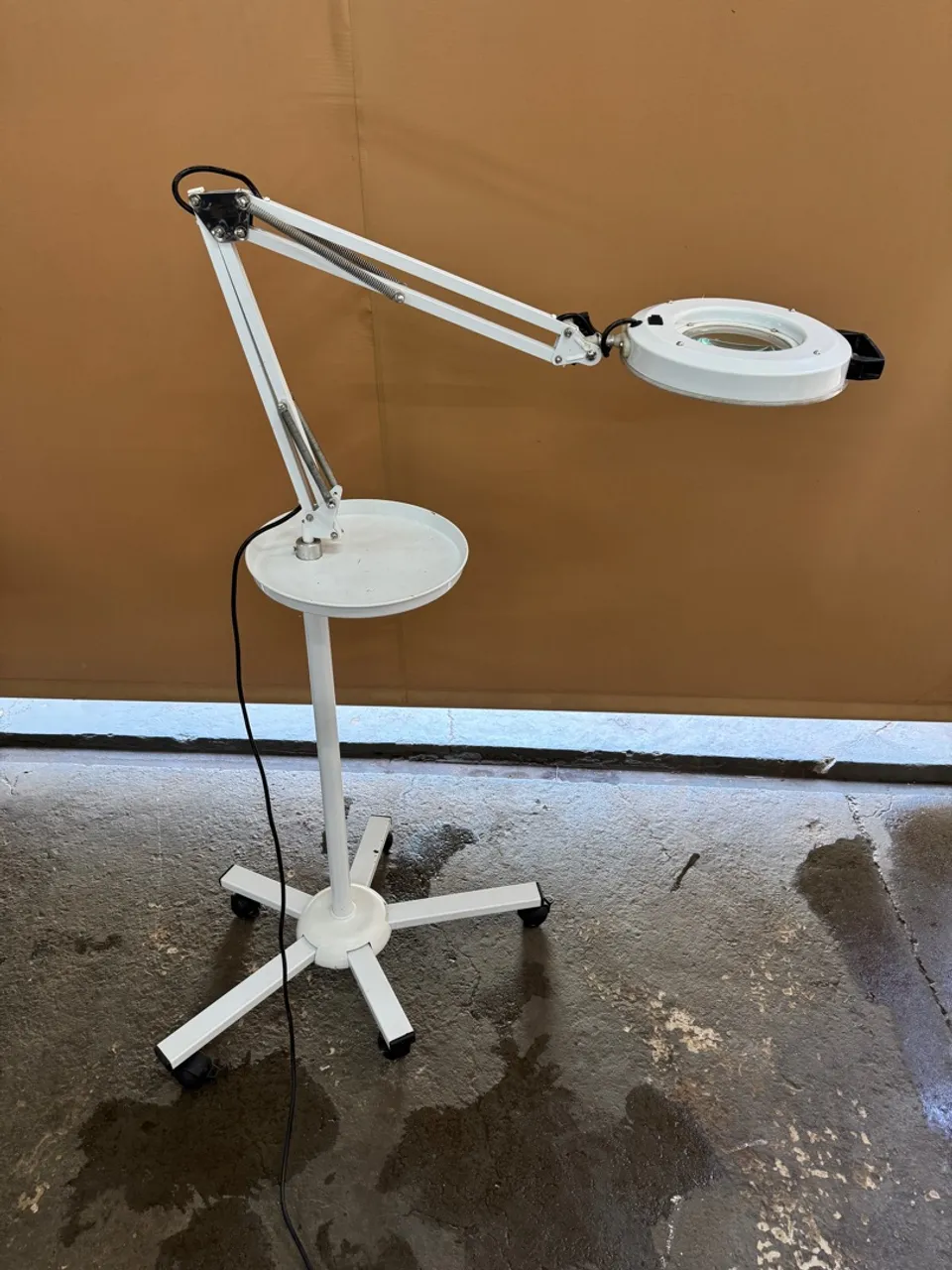 Luminária led com Lupa