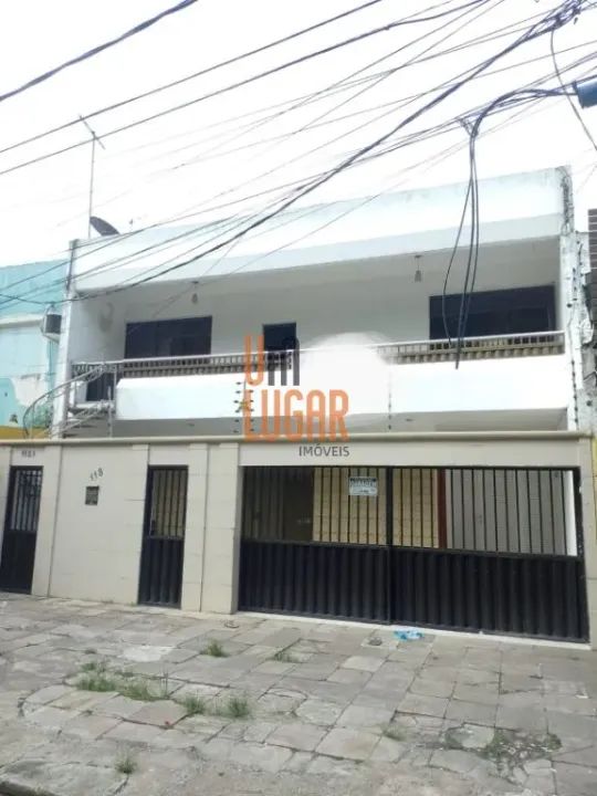 Belíssima Casa de 2 Pavimentos com 8 Quartos para Venda e Aluguel ao Lado da Praça Brasil,
